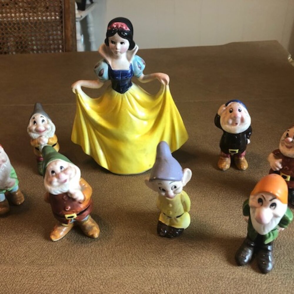 Walt Disney Productions - Snow White and The 7 Dwarfs porcelain figurines